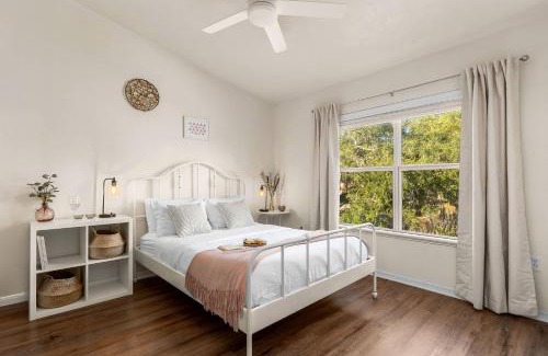 Gainesville Casa | Stylish Modern-Farmhouse Boutique Condo - 2BD 2BA