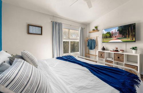 Gainesville Casa | Stylish Modern-Farmhouse Boutique Condo - 2BD 2BA