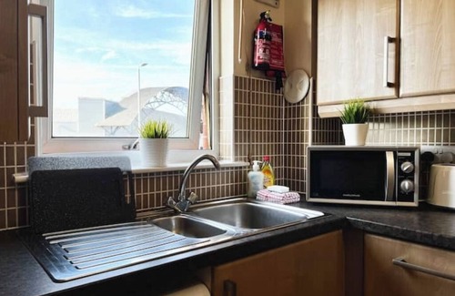 North Glasgow Apartamento | Stylish Modern Flat with Juliet Balcony & Parking