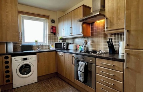 North Glasgow Apartamento | Stylish Modern Flat with Juliet Balcony & Parking
