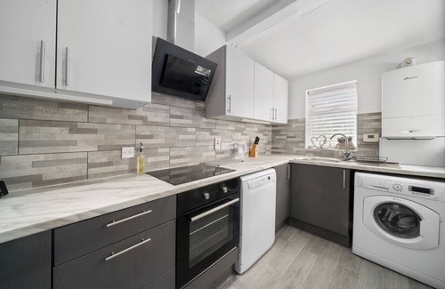 Bensham Manor Casa | Stylish Modern 3 Bedroom Home in London with a Garden