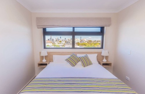 Windsor Hotel | Stylish, modern king hotel room in Brisbane