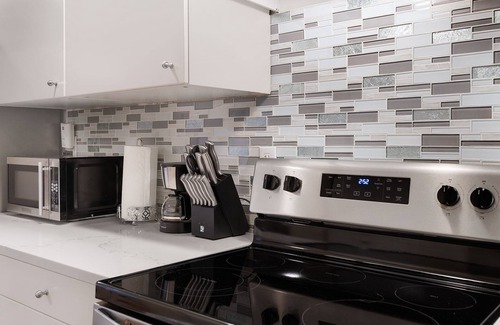Squire Park Apartamento | Stylish Modern Oasis in the City, South Capitol Hill - Very Walkable