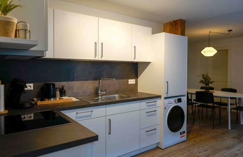 Coburg Apartamento | Apartamento-Diseñador-Baño Privado-Vista a la Ciudad-Modernisierter Altbau