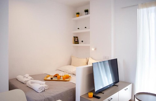 Chalcis Apartamento | Stylish Modern Studio, Chalkida centre, seaside