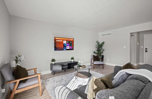 Rochester Apartamento | Stylish & Modern Unit Prime Location & Comfort