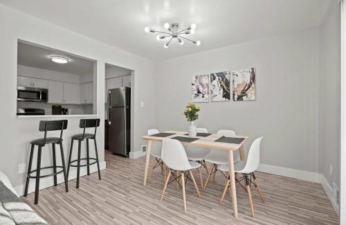 Rochester Apartamento | Stylish & Modern Unit Prime Location & Comfort