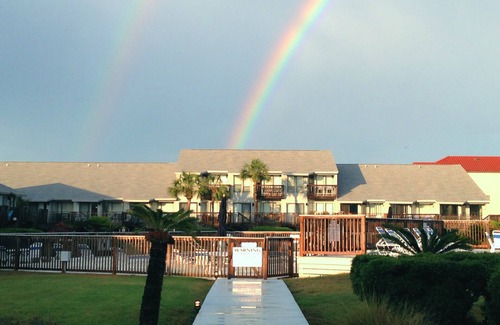 East End Casa | ¡Cerca de la playa! Agradable y acogedor, Se admiten mascotas Ocean Mile Condo # L-11!
