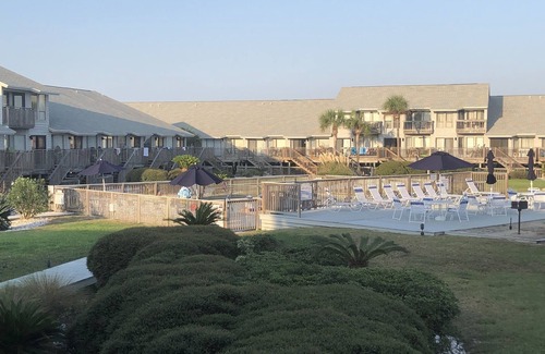 East End Casa | ¡Cerca de la playa! Agradable y acogedor, Se admiten mascotas Ocean Mile Condo # L-11!