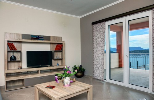 Perigiali Villa | Villa de lujo con piscina privada a solo 400m de la playa.