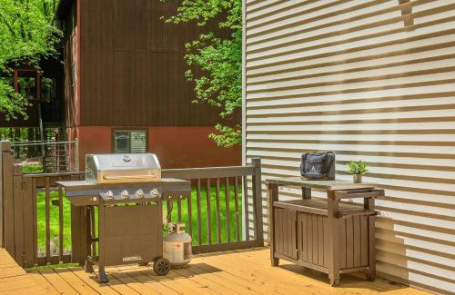 East Stroudsburg Casa | Stylish Mountain Retreat w Hot Tub Firepit Penn Estate Getaway by AvantStay