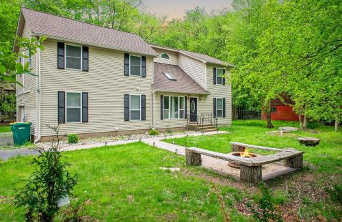 East Stroudsburg Casa | Stylish Mountain Retreat w Hot Tub Firepit Penn Estate Getaway by AvantStay