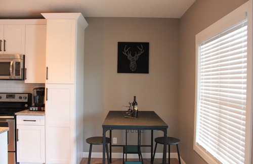 Cochrane Casa | Estilo de San Francisco - acogedor y cultura de Canadá aceptan mascotas