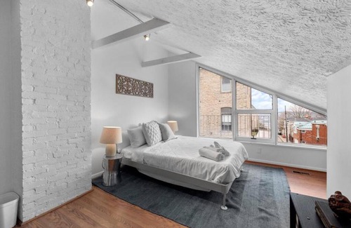 Mount Adams Apartamento | Stylish Mt Adams 1BR in great location