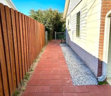 Cypress Gardens Casa | Stylish-N-Private 1BR Retreat 2 Miles to LegoLand