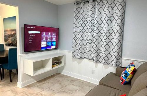 Cypress Gardens Casa | Stylish-N-Private 1BR Retreat 2 Miles to LegoLand