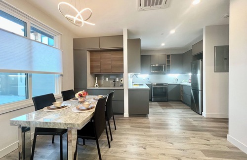 San Tomas Casa | Stylish new 2B2B detached house with a private backyard in a quiet neighborhood