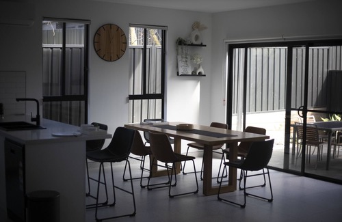 Lake Illawarra Casa | Stylish, New and Modern Townhouse