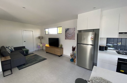 Lake Illawarra Casa | Stylish, New and Modern Townhouse