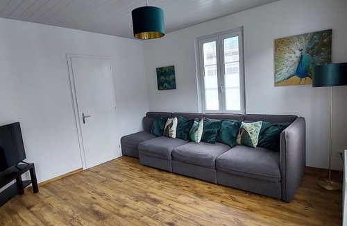 Central Interlaken Apartamento | Elegante apartamento nuevo ubicado a 3 minutos a pie de la estación Interlaken West.