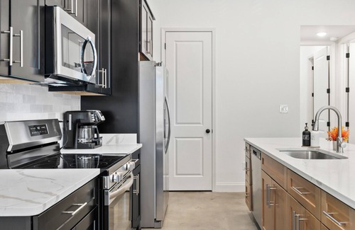 Memphis Casa | Stylish new build 2BR/2BA getaway w/gated parking
