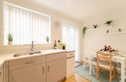 Fence Casa | Stylish new build home central Colne