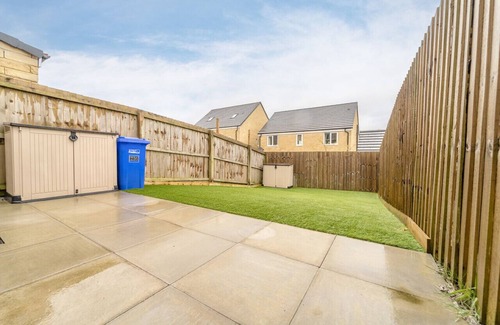 Fence Casa | Stylish new build home central Colne