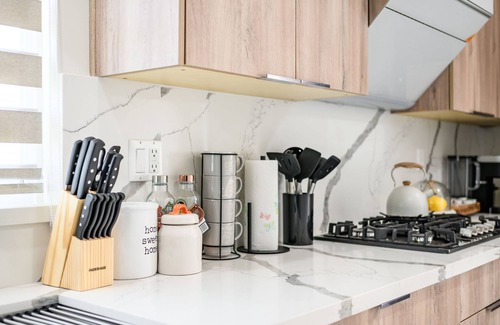 West Covina Casa | Stylish New Home Bright Modern Fully Stocked