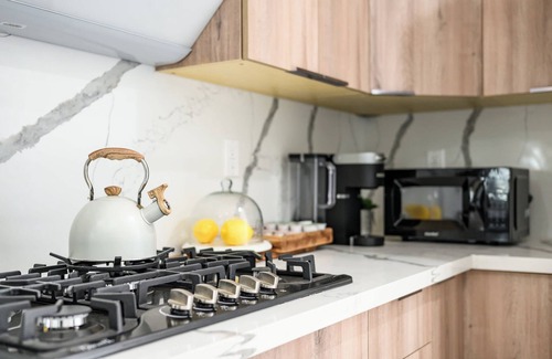 West Covina Casa | Stylish New Home Bright, Modern & Fully Stocked