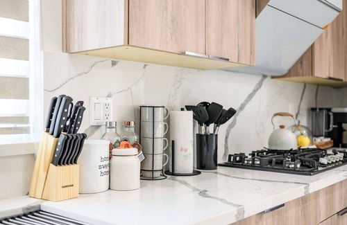 West Covina Casa | Stylish New Home Bright, Modern & Fully Stocked