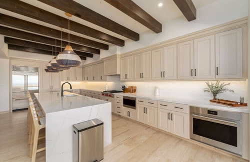 Sunset Beach Casa | Stylish New Modern 5BR Villa @ Quivira
