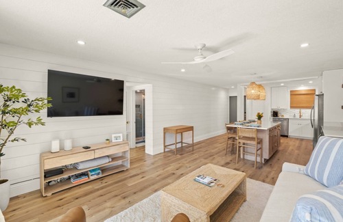 Saint Armands Key Condominio | Stylish Newly Remodeled Condo, Walk to Beach & St. Armands, Heated Pool/Spa, Free Activities Daily