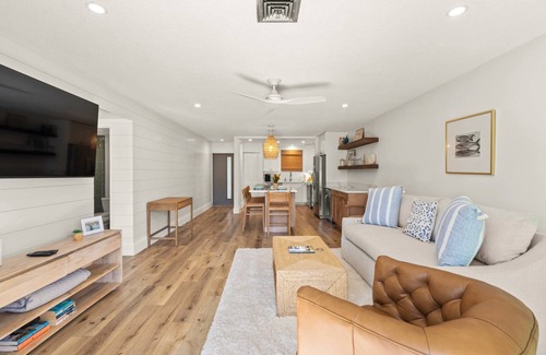 Saint Armands Key Condominio | Stylish Newly Remodeled Condo, Walk to Beach & St. Armands, Heated Pool/Spa, Free Activities Daily