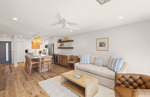 Saint Armands Key Condominio | Stylish Newly Remodeled Condo, Walk to Beach & St. Armands, Heated Pool/Spa, Free Activities Daily