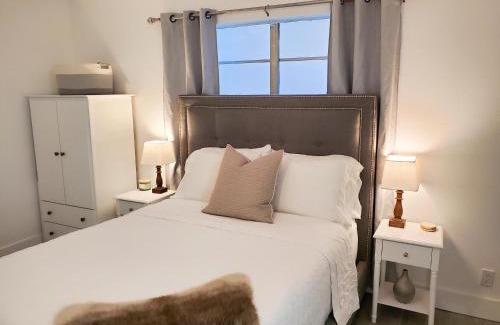 Riverside Park Casa | Stylish & Newly-Renovated Suites near Las Olas