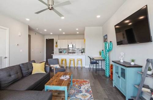 Bywater Condominio | Stylish NOLA Bywater Condo 2BR/2BA w Pool/Balcony!