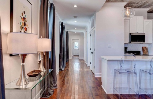 Tulane - Gravier Casa | This house is a 3 bedroom(s), 2 bathrooms, located in New Orleans, LA.