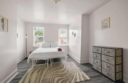East Allegheny Casa | Stylish Northside 4 Bed Off Street Parking