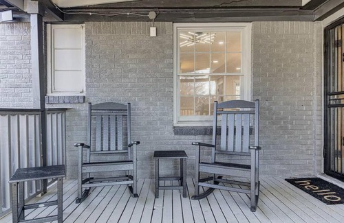 Memphis Apartamento | Stylish Oasis, Centrally Located, w/hot tub