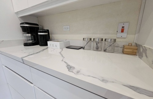 Welches Villa | Stylish Oistins Villa: 2BR, A/C, Full Kitchen, Gated Property, Spacious Garden.