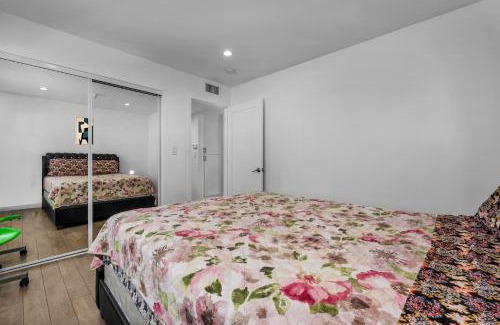 Wilshire Apartamento | Stylish One-Bedroom Retreat with Central AC & Free Parking in the Heart of Hollywood