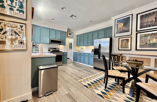 Midway City Apartamento | Stylish & One-of-a-Kind 2-Bedroom Apartment in SoCal – Private Retreat