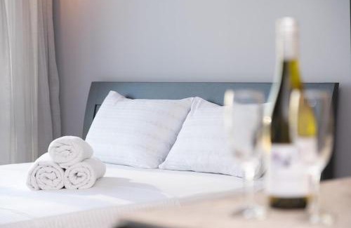 Obolon' Apartamento | Stylish panoramic apartments. Smartplaza. Metro Minskaya