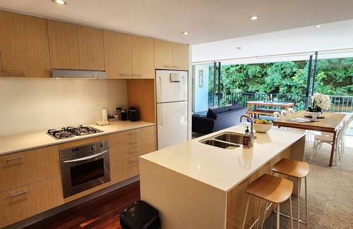 Randwick Apartamento | Stylish Parkside Retreat - Outdoor Pool & Undercover Parking - Randwick