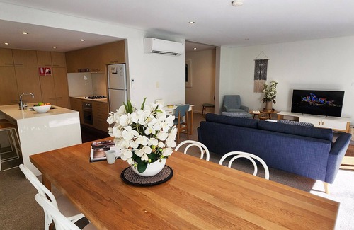 Randwick Apartamento | Stylish Parkside Retreat - Outdoor Pool & Undercover Parking - Randwick