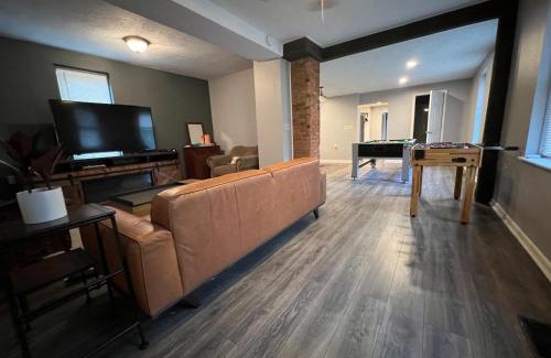 Cleveland Casa | *Stylish Pet Friendly 3 Bedroom House*