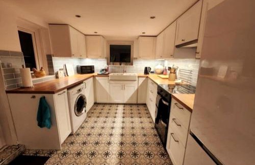 Poole Casa | Stylish Poole Stay: 2BD Victorian Home