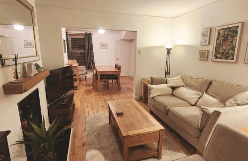 Poole Casa | Stylish Poole Stay: 2BD Victorian Home