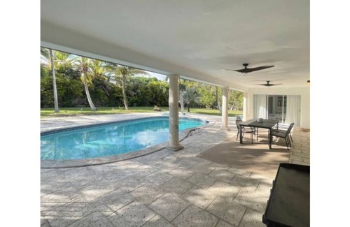 Pinecrest Casa | Stylish private resort style pool house