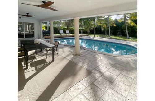 Pinecrest Casa | Stylish private resort style pool house